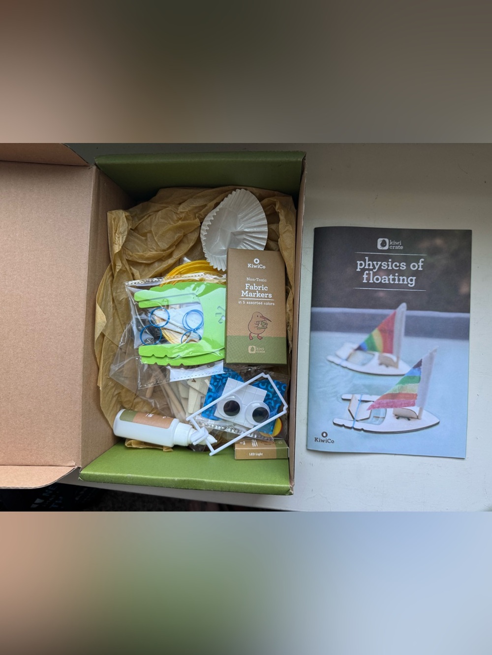 🥝 Kiwi Box- 👨‍🔬Physics of Floating ⛴️